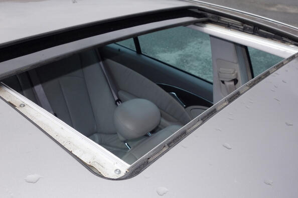Was tun, wenn die Heckklappe im Auto undicht ist?