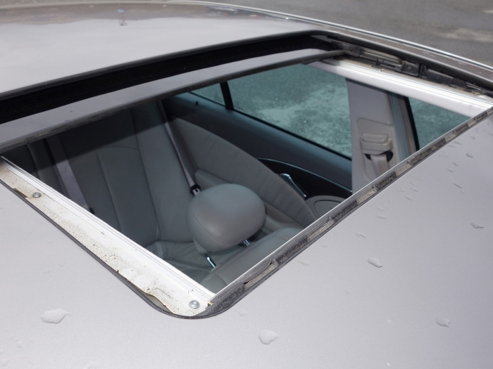 Was tun, wenn die Heckklappe im Auto undicht ist?
