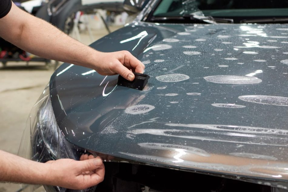 Vinyl oder Polyurethan: Was ist besser für ein Auto?