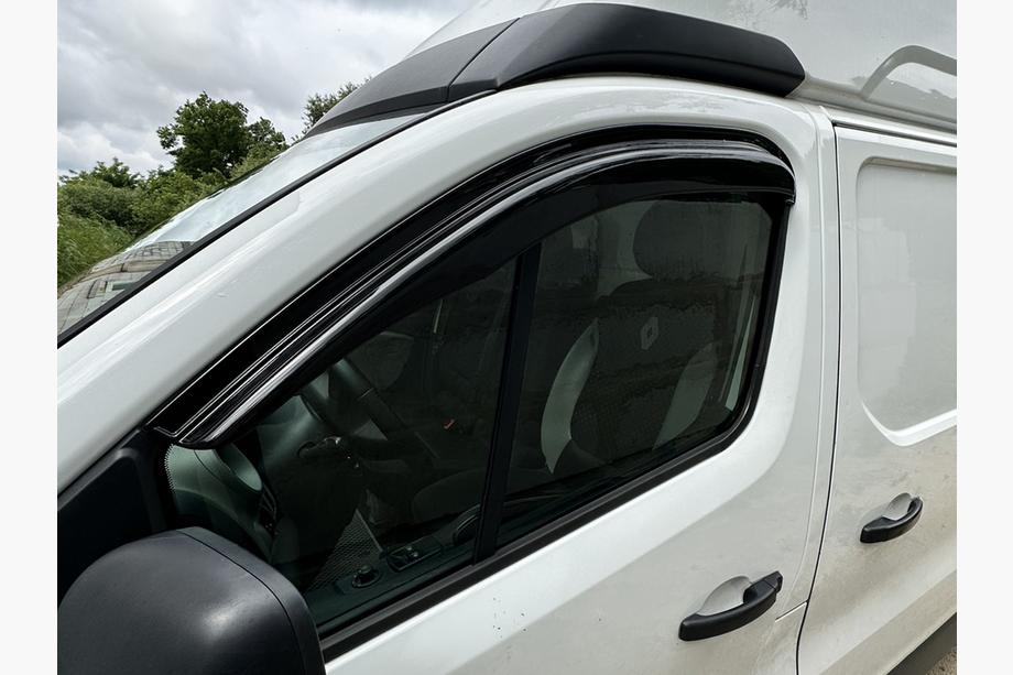 Opel Vivaro 2015-2019 Windabweiser EuroCap (2 Stk) Image
