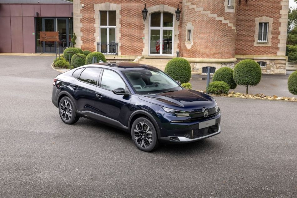 Testbericht zum Citroen C4 X 2024: aktualisierte Cross-Limousine