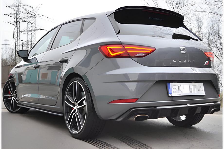 Seat Leon 2013-2020 Heckdiffusor DPT V-1 (2017-2020, Schwarz Glanz) Foto 1