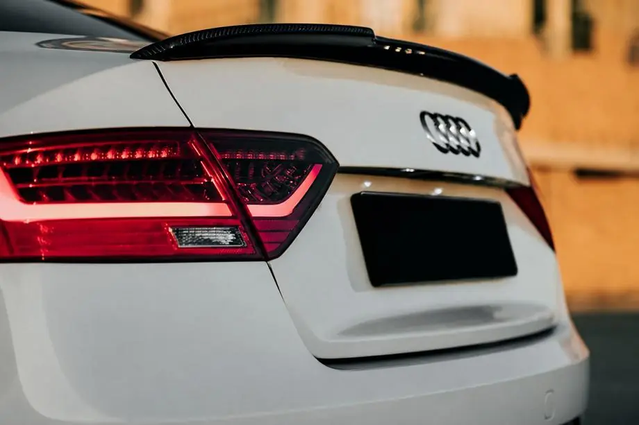 Audi A5 2007-2015 DPT V-1 Heckspoiler (für Sedan, Schwarz Hochglanz) Foto 1