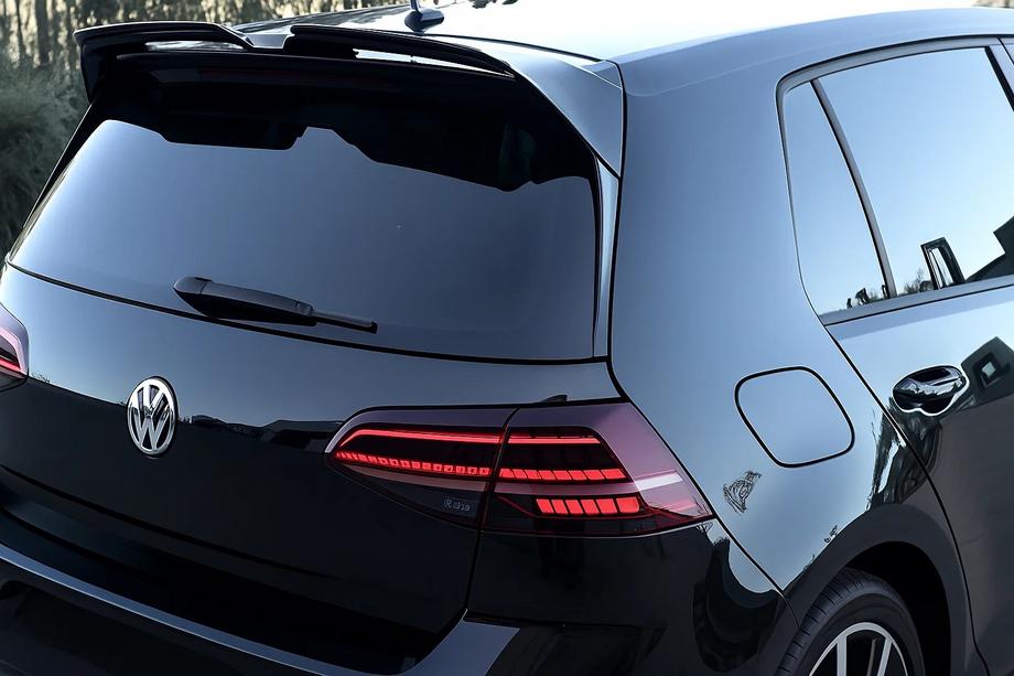 Volkswagen Golf 7/E-Golf 2012-2020 DPT V-2 Spoiler (für GTI / R HB, Schwarz glänzend) Foto 1