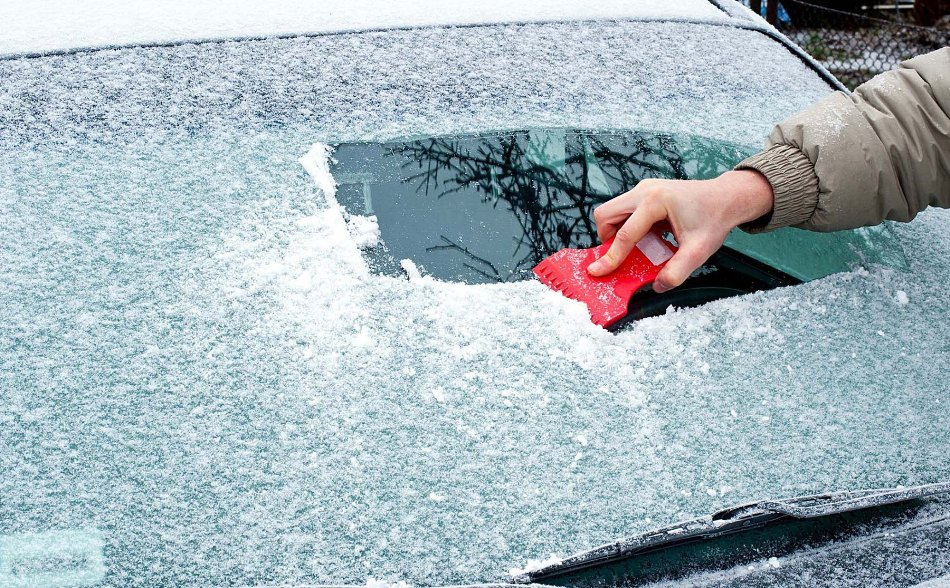 Was tun, wenn das Autoglas zugefroren ist?