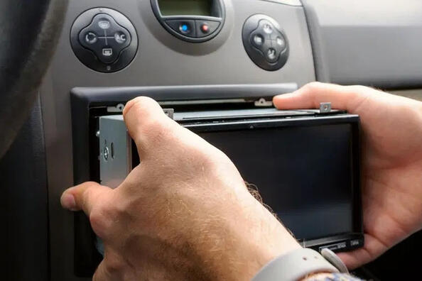 Austausch des serienmäßigen Auto-Audiosystems: Was Sie wissen müssen Foto 1