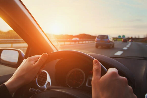 Wie kann man beim Autofahren nicht die Wachsamkeit verlieren? Foto 1