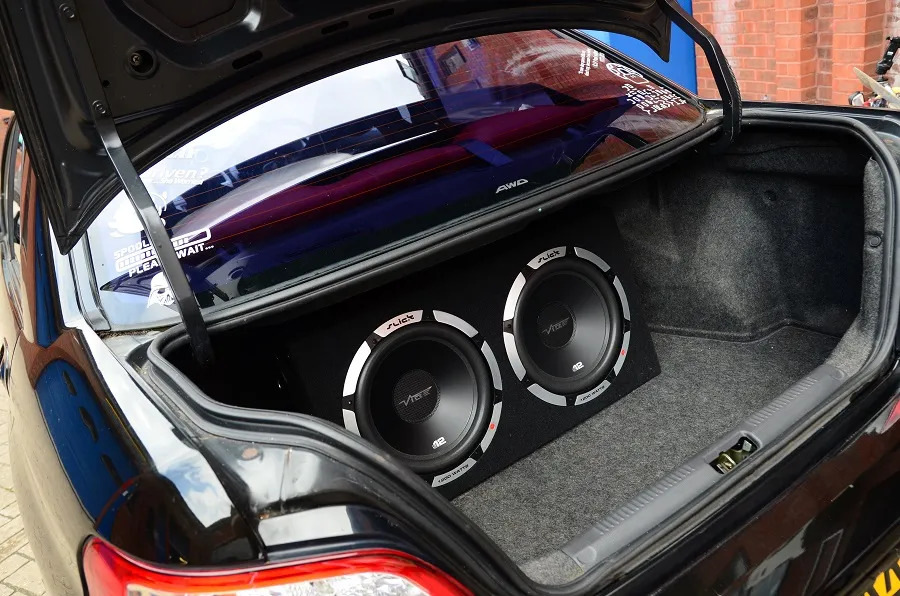 Subwoofer im Auto: Was ist das und warum wird er benötigt?