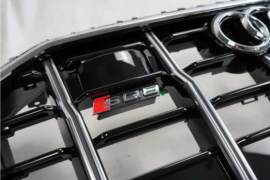 Audi Q8 2018- Frontgrill SQ-Style (2018-2023, schwarz mit Chrom) Foto 9