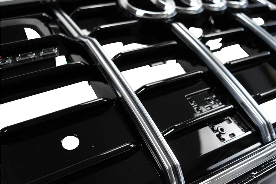 Audi Q8 2018- Frontgrill SQ-Style (2018-2023, schwarz mit Chrom) Foto 12