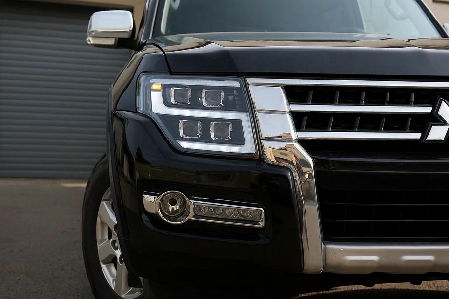 Mitsubishi Pajero Wagon IV 2006-2021 LED Frontscheinwerfer (2 Stk) Foto 1