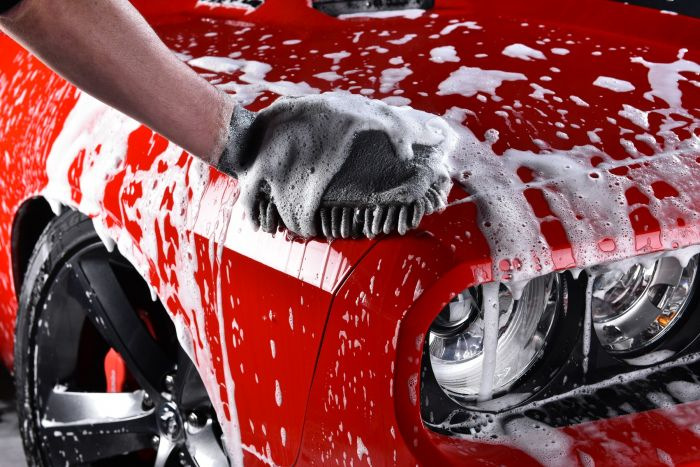 So wählen Sie ein Autoshampoo für die Handwäsche: Tipps und Empfehlungen