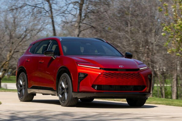 Toyota Crown Signia: Hybrid-Crossover im Test und Preise in den USA