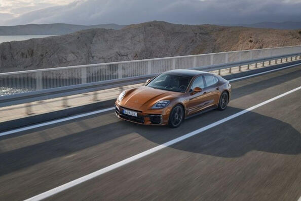Porsche Panamera Turbo 2024: Testbericht des Hybrid-Liftbacks Foto 2