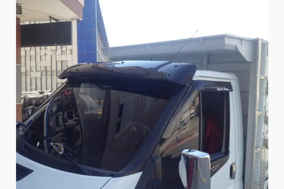 Ford Transit 2000–2014 Frontscheibenblende (schwarz glanz, 5mm) Foto 15
