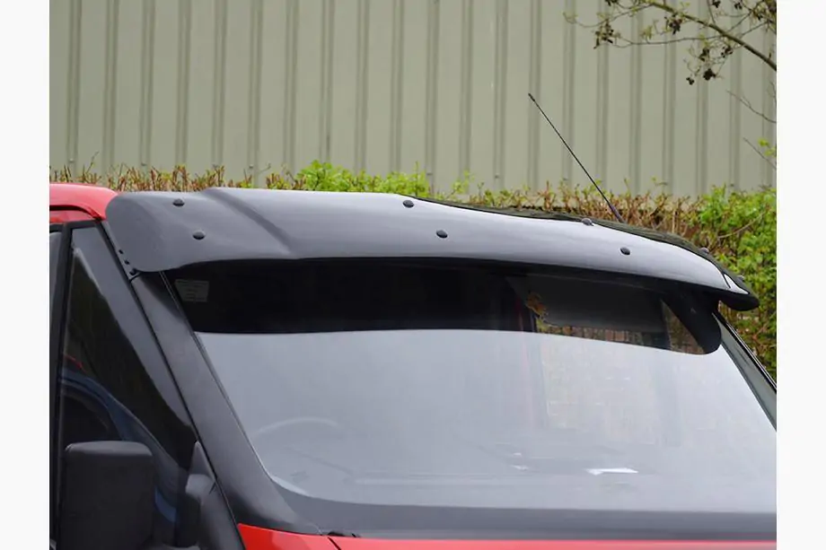 Ford Transit 2000–2014 Frontscheibenblende (schwarz glanz, 5mm) Foto 10