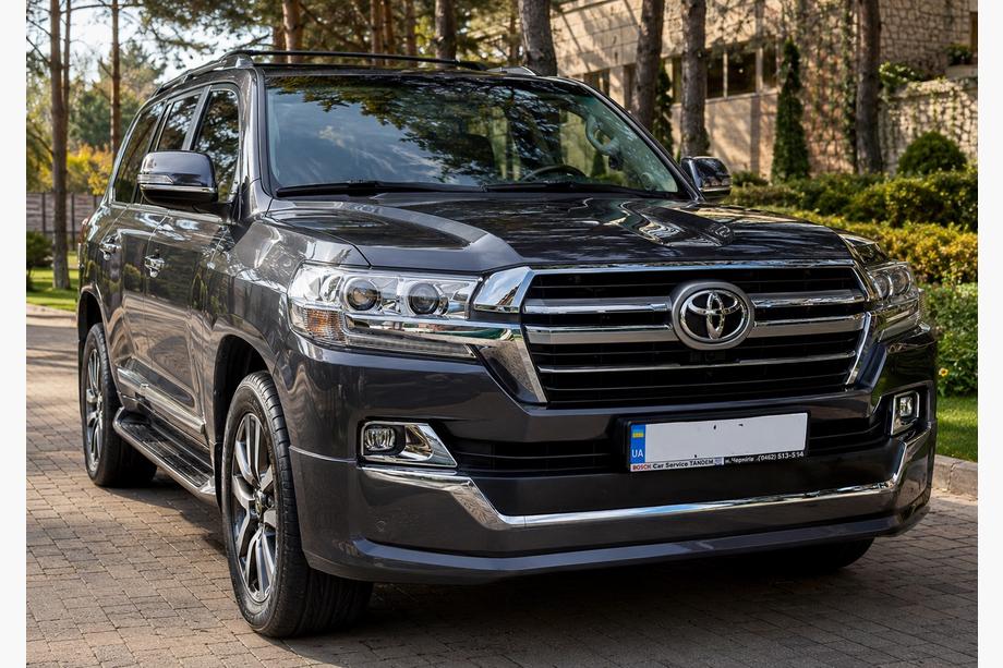 Toyota Land Cruiser 200 2007-2021 Frontlippe 2016↗ (Executive 2019) Foto 2