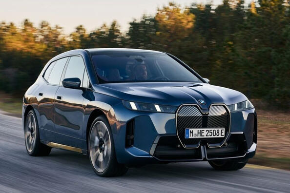 Testbericht zum aktualisierten Elektro-Crossover BMW iX 2025 Foto 2