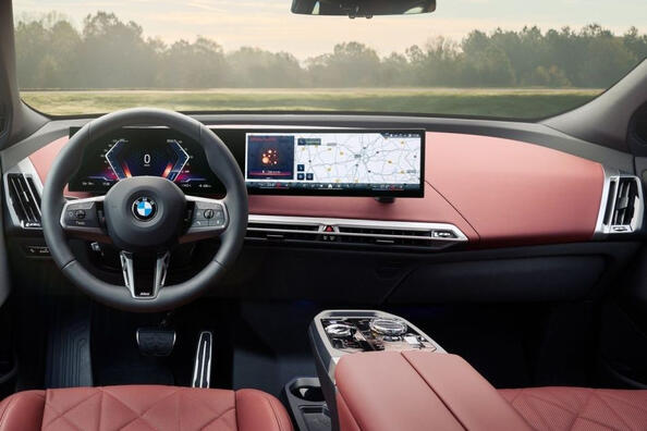 Testbericht zum aktualisierten Elektro-Crossover BMW iX 2025 Foto 5