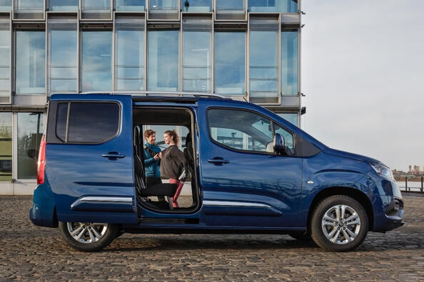 Toyota Proace City Verso Testbericht: Ein kompakter Minivan für verschiedene Bedürfnisse Foto 2