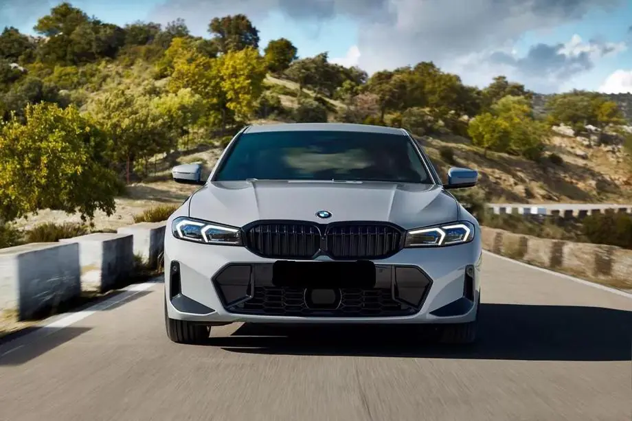 BMW 3 Series G20/G21 2018- Nieren 1 Bar (2022+, Schwarz Glanz) Foto 1