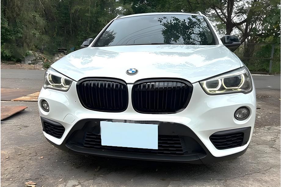 BMW X1 F48 2015-2022 Nieren M-Look (2015-2019, Schwarz Glanz) Foto 1