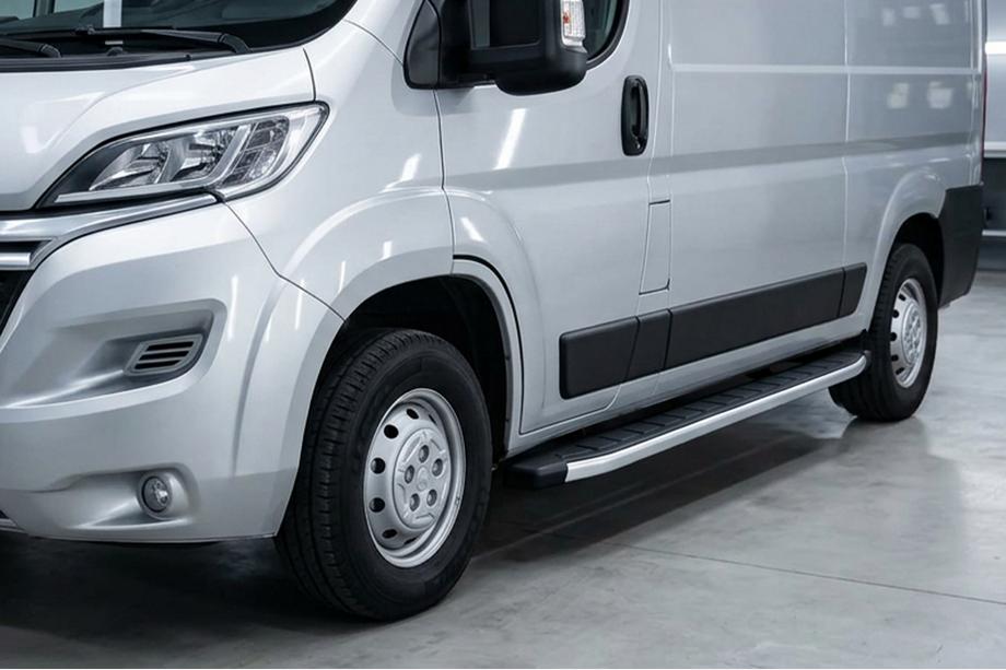 Fiat Ducato 2006-2025 Seitenschweller Fullmond (2 Stk, Alu) Image