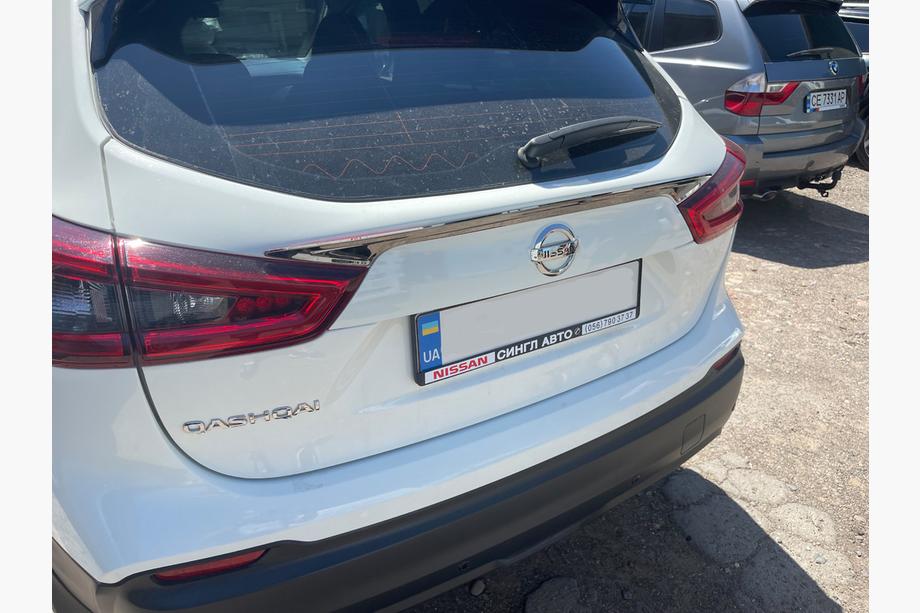Nissan Qashqai 2014-2021 Chromleiste über dem Kennzeichen (Edelstahl) Carmos - Türkischer Edelstahl Foto 3