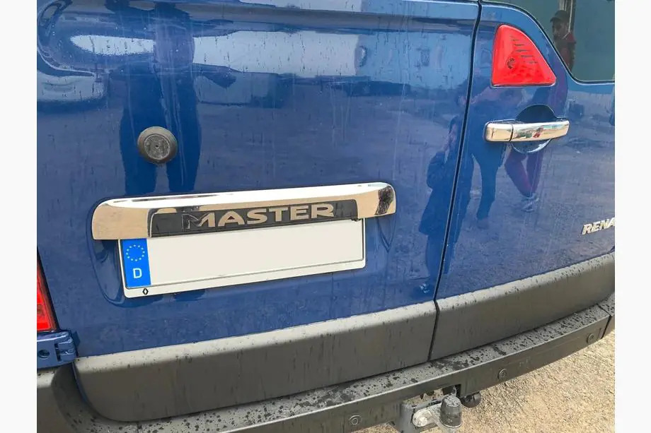 Renault Master 2011-2023 Chromleiste über dem Kennzeichen (Edelstahl) Image