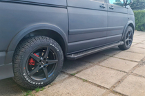 Volkswagen T5 Multivan 2003–2010 Trittbretter X5-Typ schwarz (2 Stk., Alu) Kurzer Radstand Foto 1