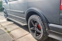 Volkswagen T5 Multivan 2003–2010 Trittbretter X5-Typ schwarz (2 Stk., Alu) Kurzer Radstand Foto 4