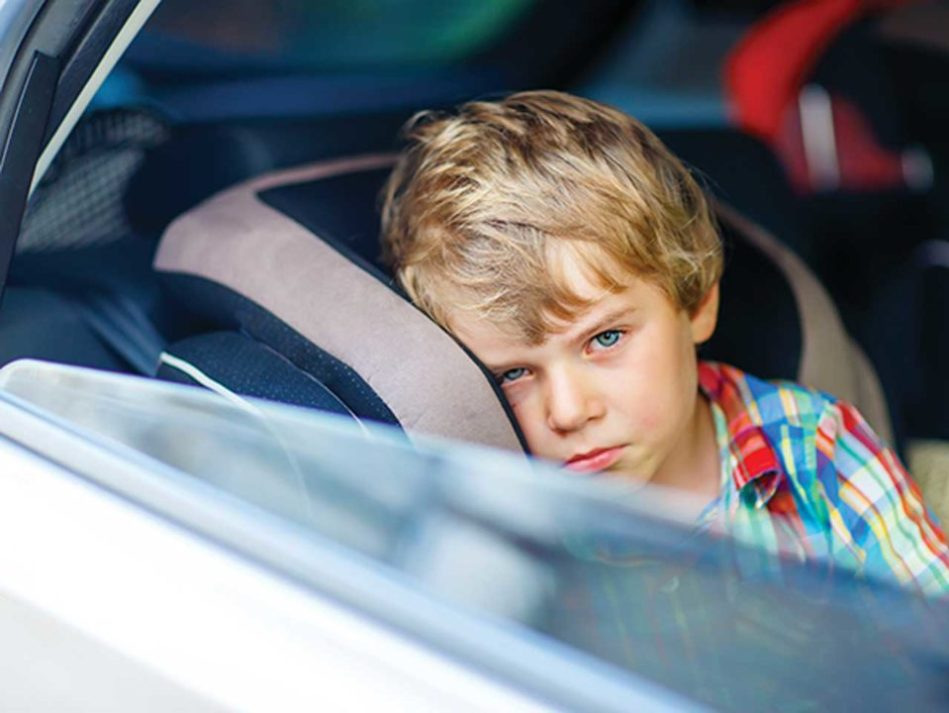 Was tun, wenn ein Kind im Auto geschaukelt wird?