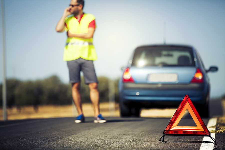 Das Auto ist auf der Straße kaputt gegangen: Schritt-für-Schritt-Anleitung, was zu tun ist