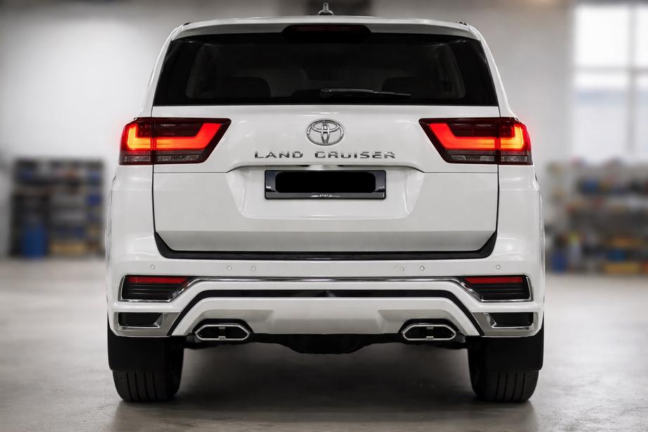 Toyota Land Cruiser 300 2021- Heckstoßstangenabdeckung VXR Foto 1