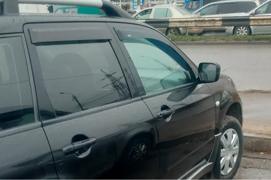 Mitsubishi Outlander 2001-2006 Windabweiser (4 Stk, HIC) Foto 7