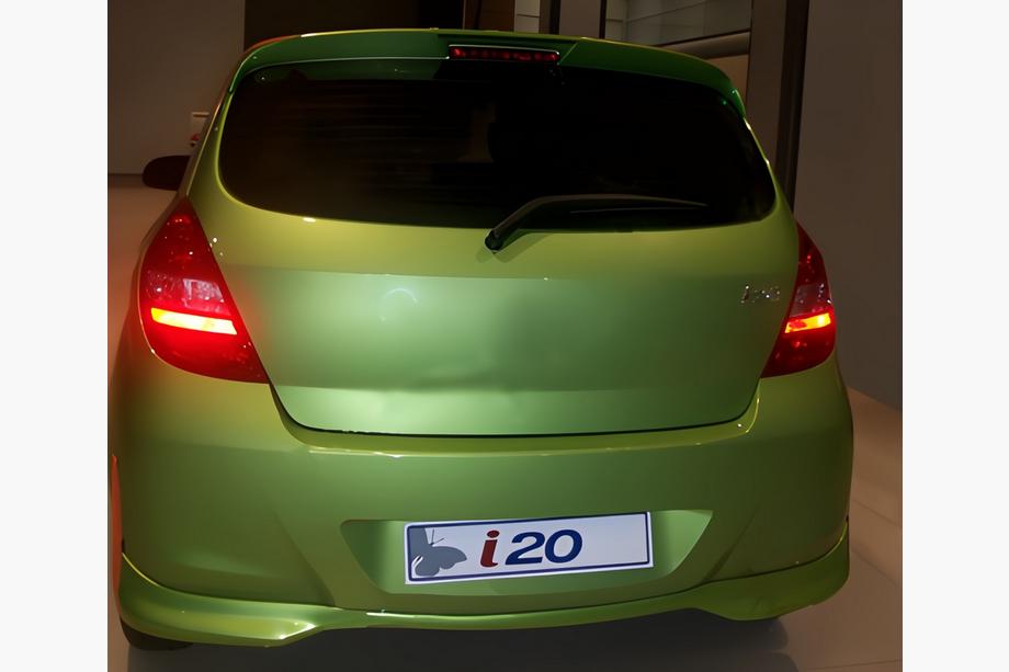 Hyundai I-20 2008-2012 Hintere untere Abdeckung (grundiert zum Lackieren) Foto 1