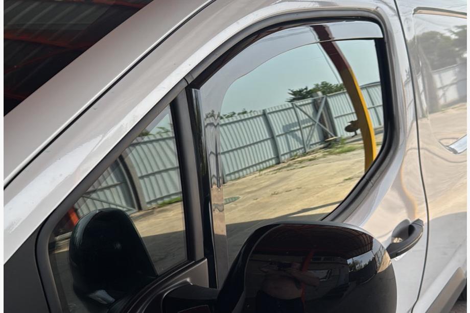 Opel Combo 2019- Einschub-Windabweiser Niken Luxury (2 Stk) Foto 1