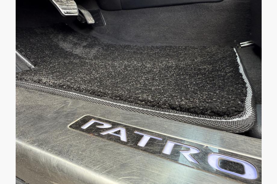 Nissan Armada 2016-2024 Textil Fußmatten Deluxe (3 Reihen, Schwarz) Foto 6