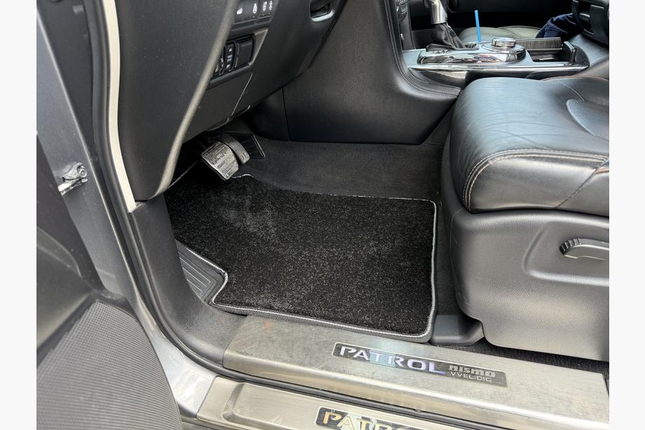 Nissan Armada 2016-2024 Textil Fußmatten Deluxe (3 Reihen, Schwarz) Foto 7