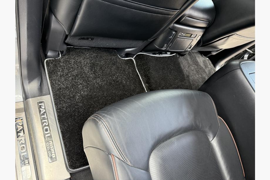 Nissan Armada 2016-2024 Textil Fußmatten Deluxe (3 Reihen, Schwarz) Foto 11