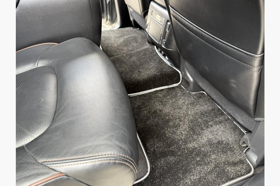 Nissan Armada 2016-2024 Textil Fußmatten Deluxe (3 Reihen, Schwarz) Foto 4