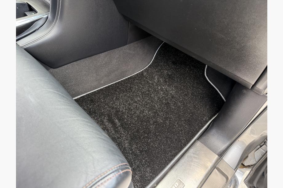Nissan Armada 2016-2024 Textil Fußmatten Deluxe (3 Reihen, Schwarz) Foto 13