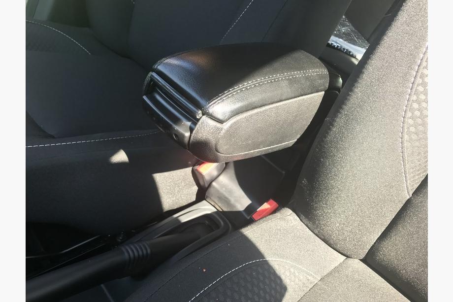 Dacia Duster 2008-2018 Armlehne (in Getränkehalter) Foto 4