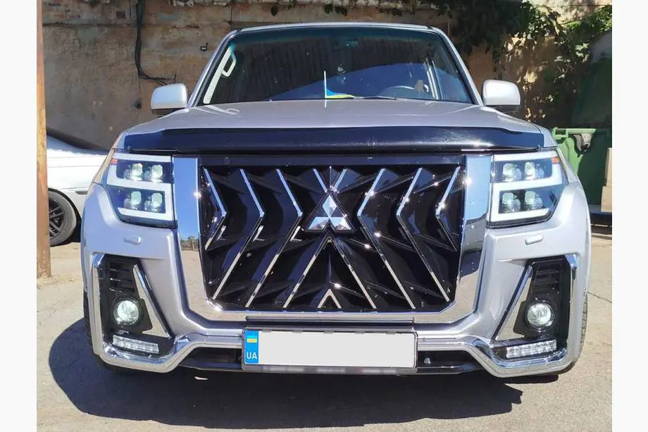 Mitsubishi Pajero Wagon IV 2006-2021 Frontscheinwerfer LXR Foto 3