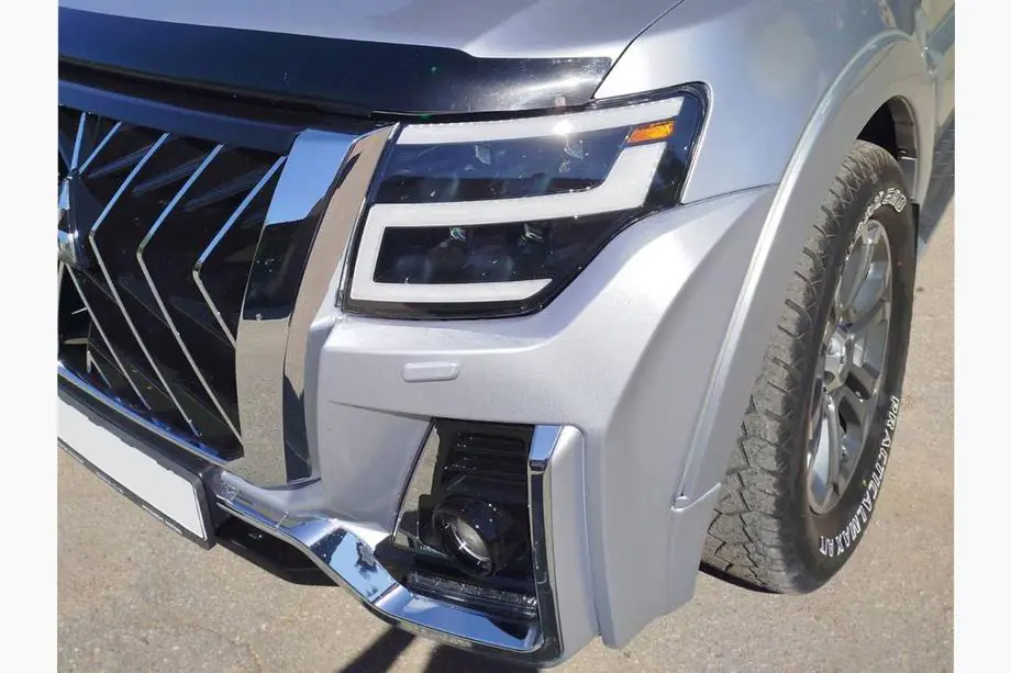 Mitsubishi Pajero Wagon IV 2006-2021 Frontscheinwerfer LXR Foto 6