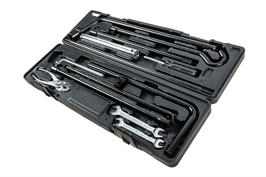 Toyota Land Cruiser 200 2007-2021 Werkzeugset für den Originaleinbauplatz Foto 2