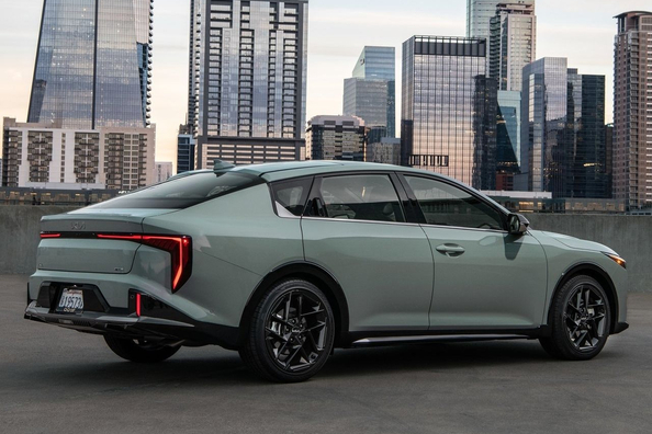 Testbericht der Kia K4 2024 Limousine der zweiten Generation Foto 3
