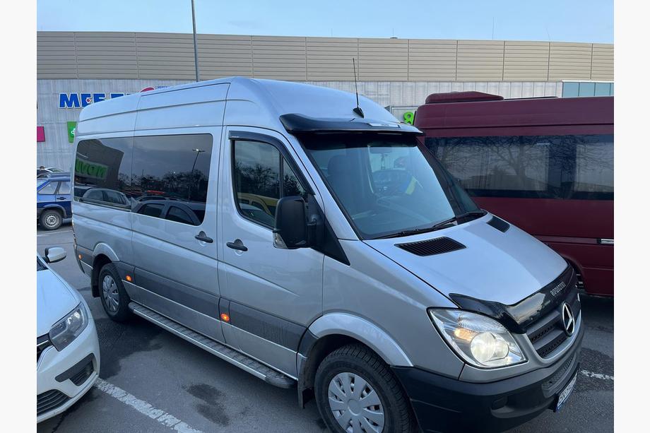 Mercedes Sprinter W906 2006–2018 Frontscheiben Windabweiser V1 (lackierbar, zum Kleben) Foto 3