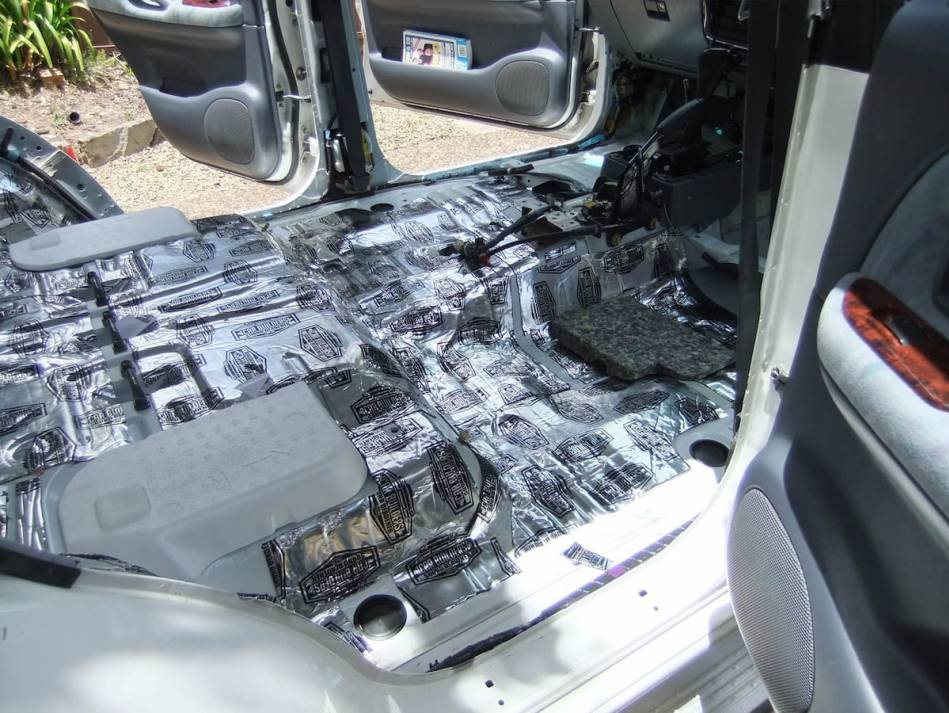 Wie viel schwerer ist das Auto nach der Schalldämmung?