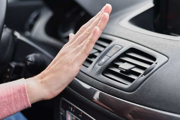 Warum die Klimaanlage im Auto schlecht bläst: mögliche Ursachen